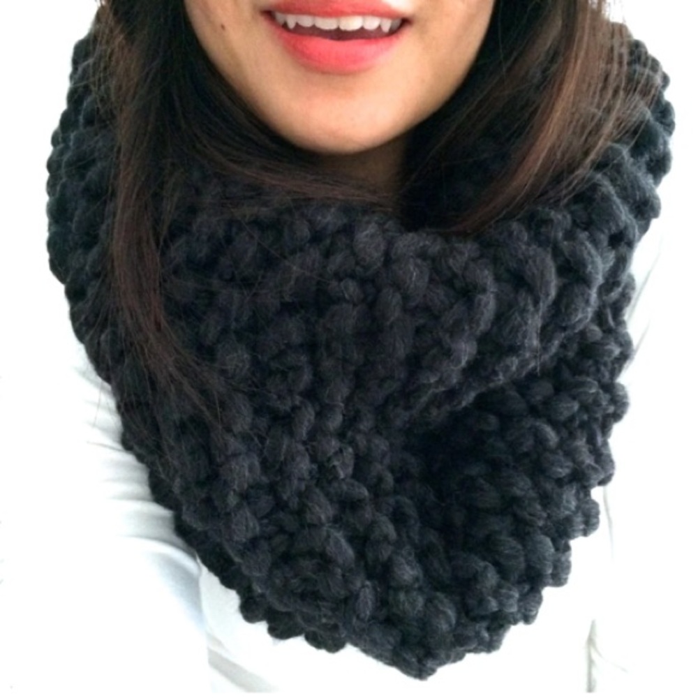 ALDO Unisex black chunky knitted cowl scarf - Picture 2 of 10